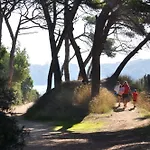 Hyedhi Pour 4 Personnes Avec Vue Sur Le Port D'hyeres Hyères
