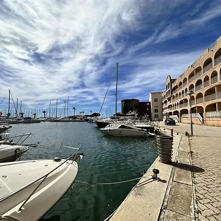 Hyedhi Pour 4 Personnes Avec Vue Sur Le Port D'hyeres Ιέρ
