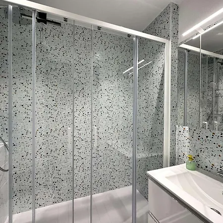 Hyedhi Pour 4 Personnes Avec Vue Sur Le Port D'hyeres Апартаменти Єр