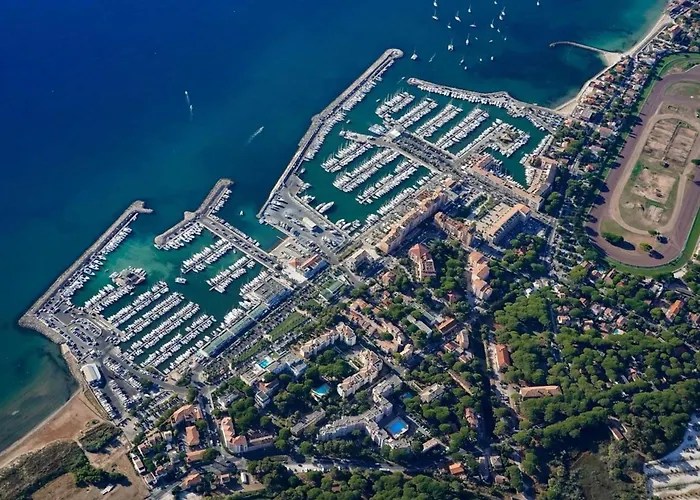 Hyedhi Pour 4 Personnes Avec Vue Sur Le Port D'hyeres