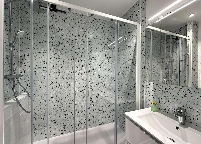 Hyedhi Pour 4 Personnes Avec Vue Sur Le Port D'hyeres Apartament Hyères