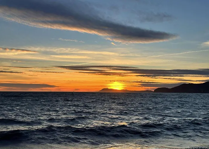 Hyedhi Pour 4 Personnes Avec Vue Sur Le Port D'hyeres