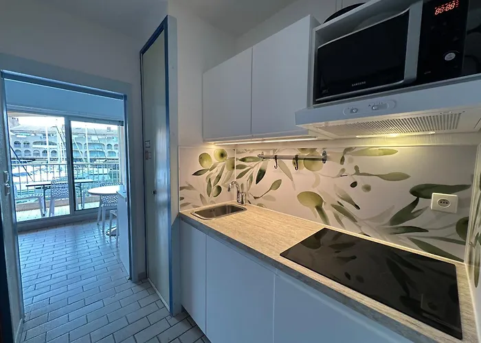 Hyedhi Pour 4 Personnes Avec Vue Sur Le Port D'hyeres